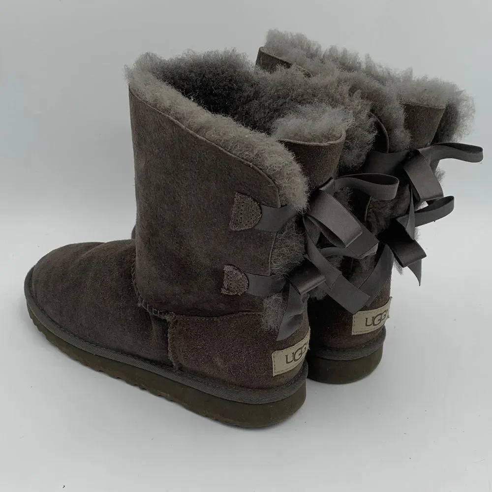 UGG Bailey Bow/Double Bow in grey big girl size 4